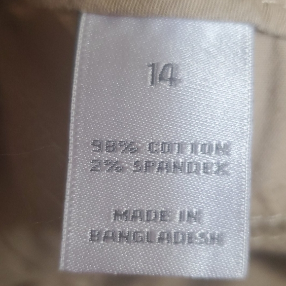 *HUGE SALE* Khaki capris - Picture 7 of 7